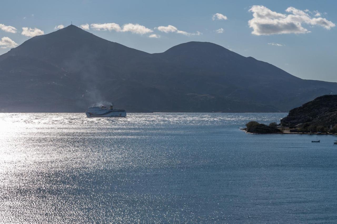 Il Porto Di Milos Adamantas  Buitenkant foto